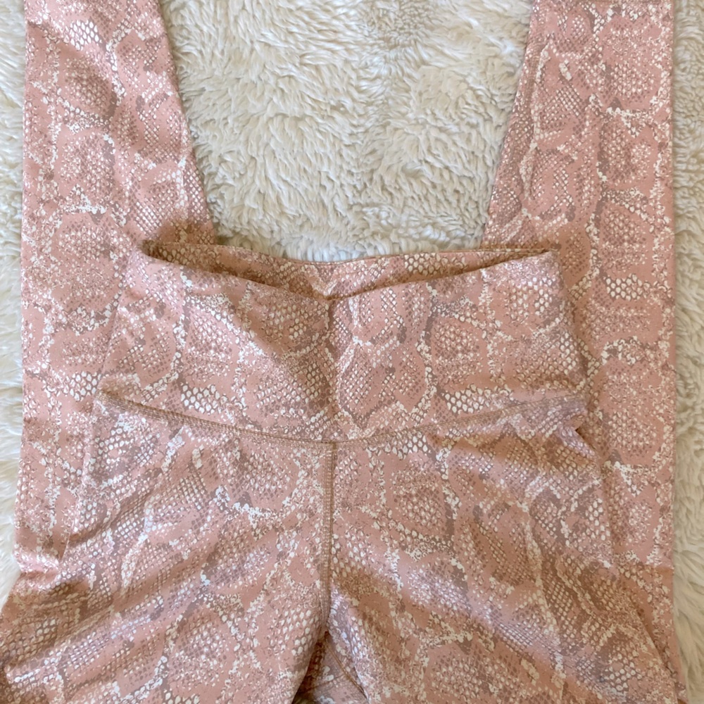 BCBG MaxAzria crop snakeskin leggings